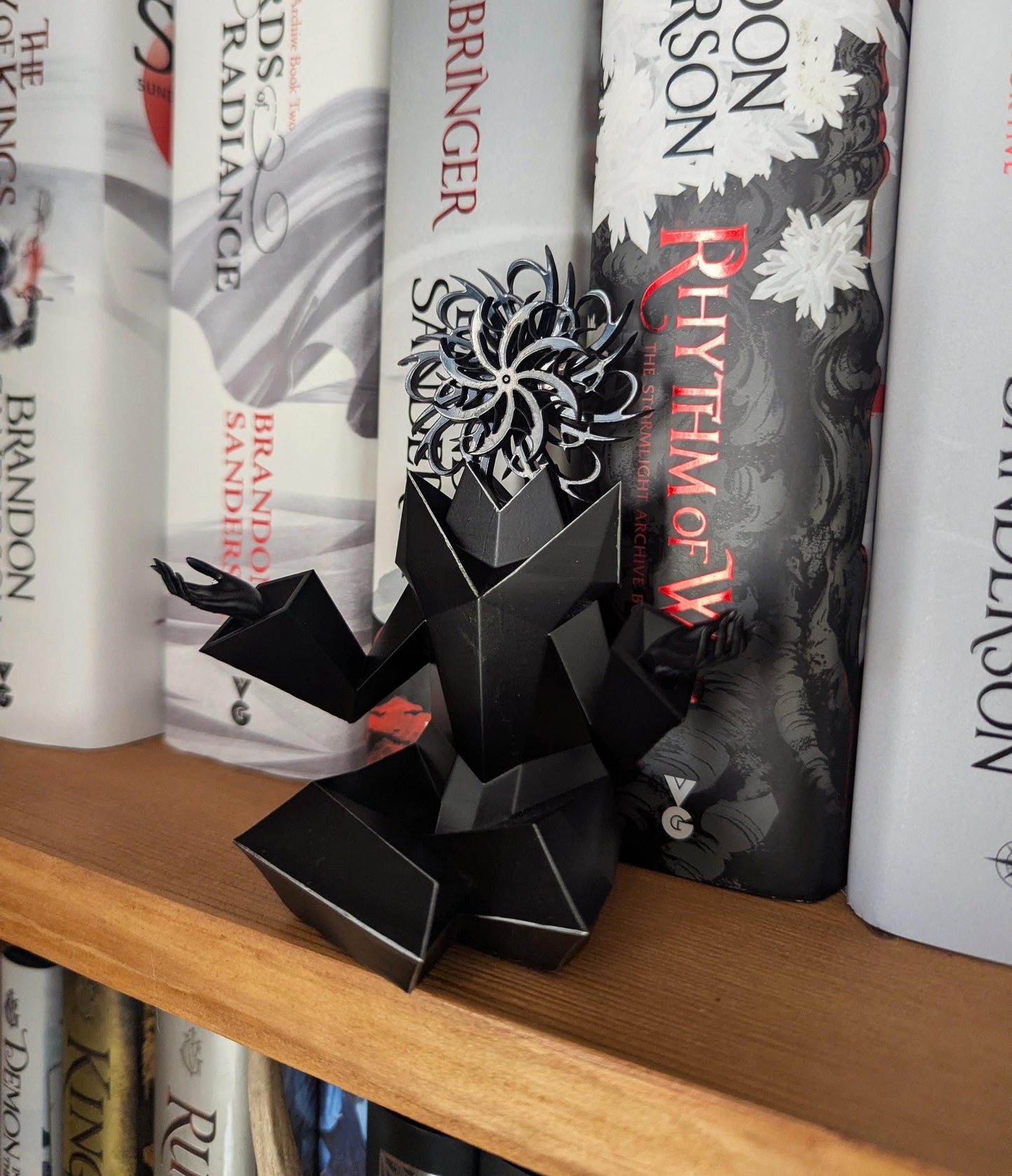 Pattern shelf guardian Stormlight figure