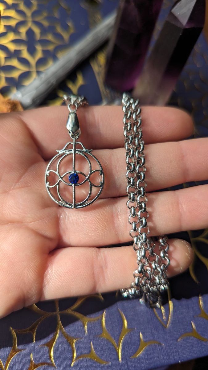 eye of elena throne of glass necklace