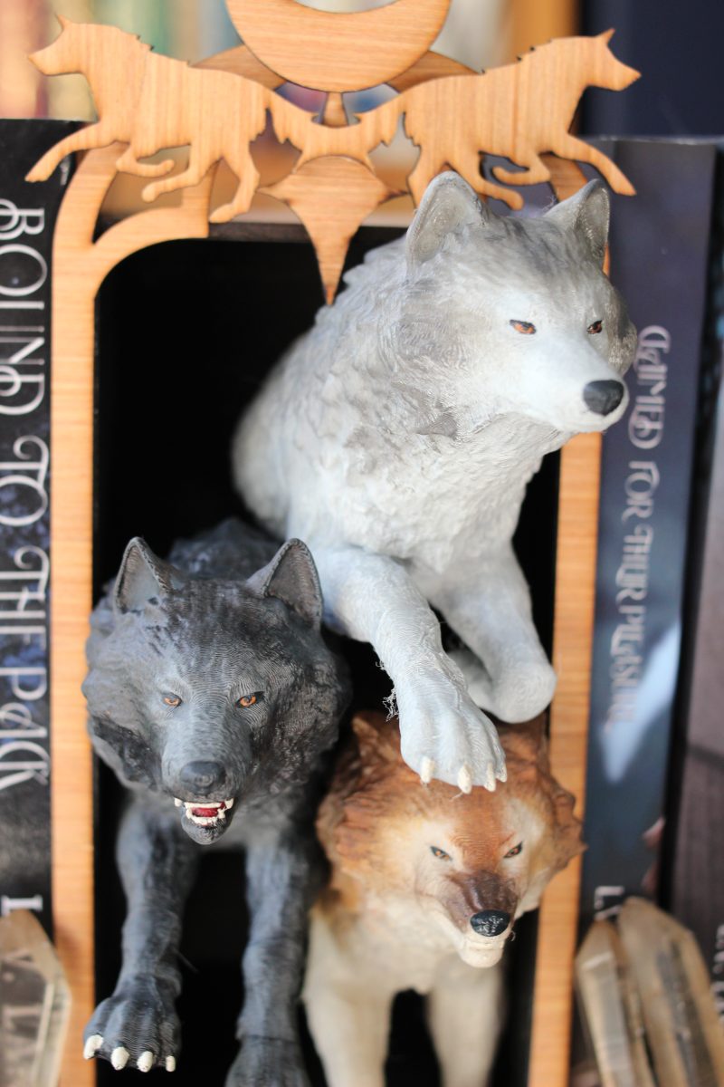 Wolf pack Book Nook- brown, grey, black