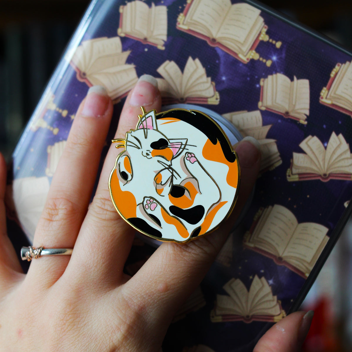Calico Cat magnetic Kindle Grip, bookish magnetic phone grip, interchangeable ereader holder