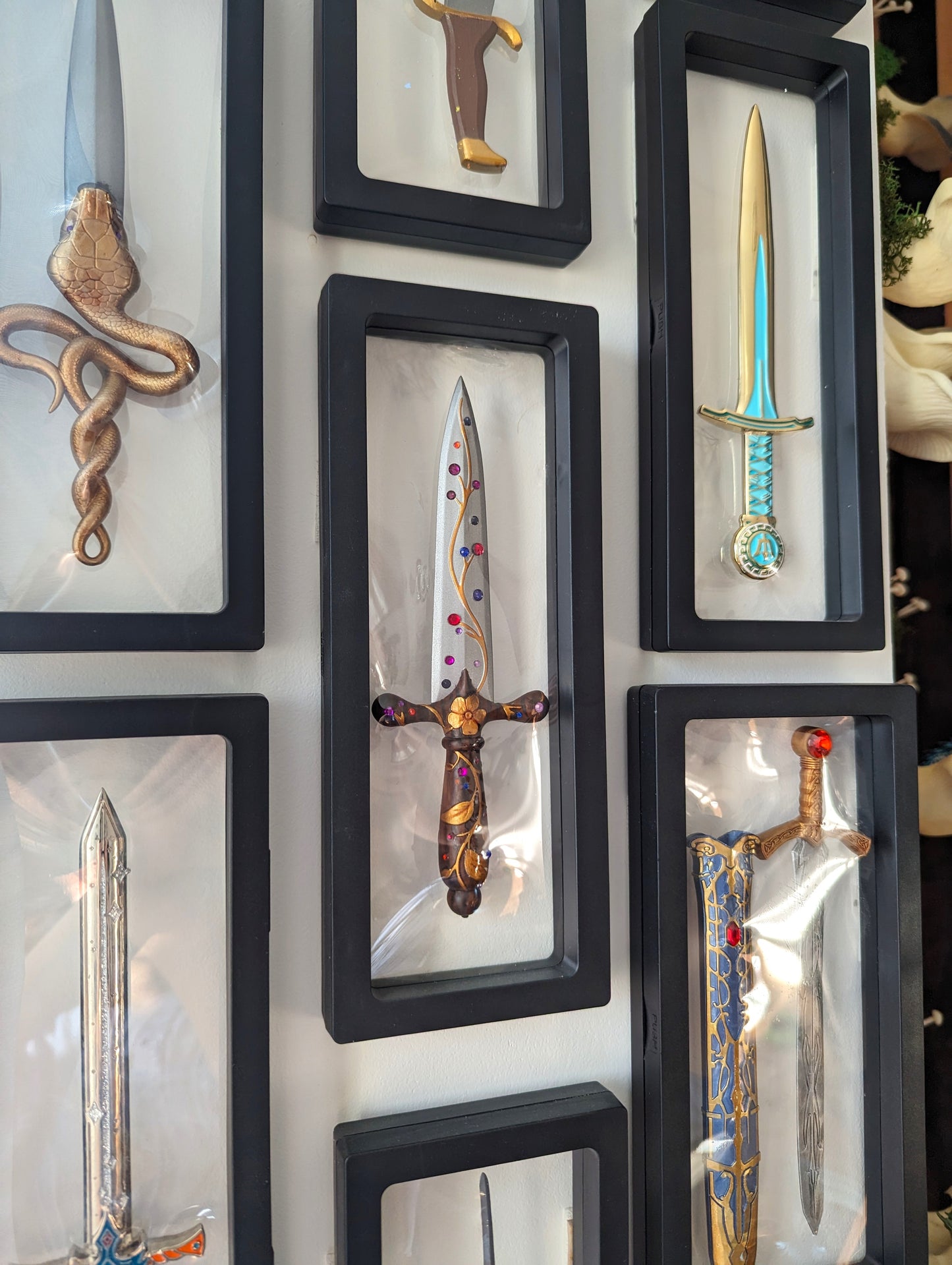 Once Upon a Broken Heart Dagger Miniature - PREORDER