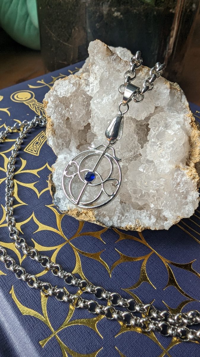 eye of elena throne of glass necklace