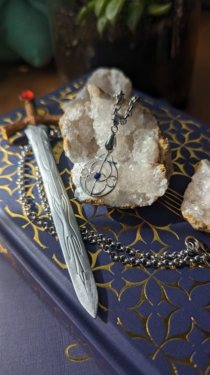 eye of elena throne of glass necklace
