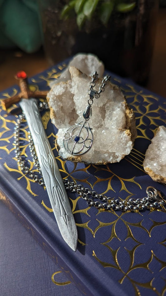 eye of elena throne of glass necklace