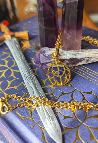 eye of elena throne of glass necklace