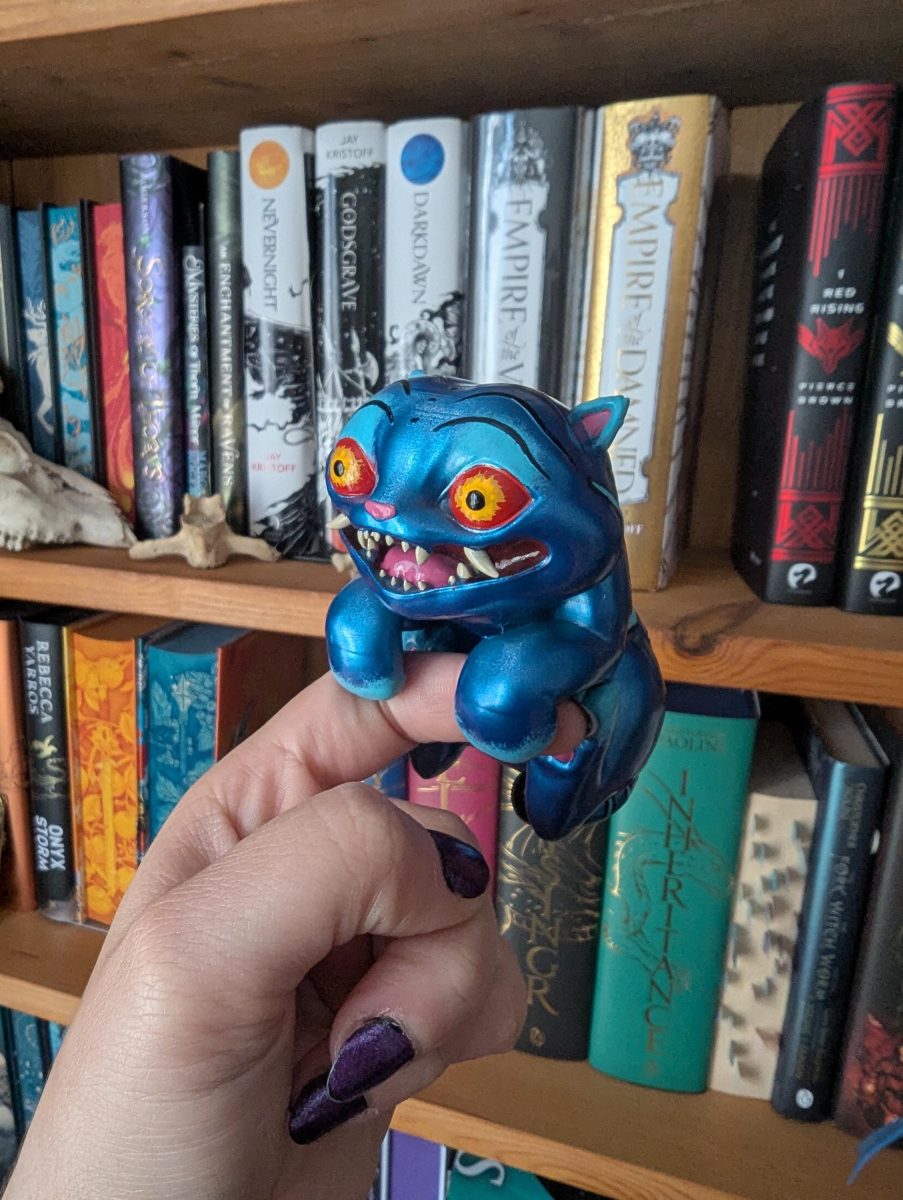 Kpop demon hunters derpy shelf guardian figure, peeking derpy, monitor guardian, kindle buddy