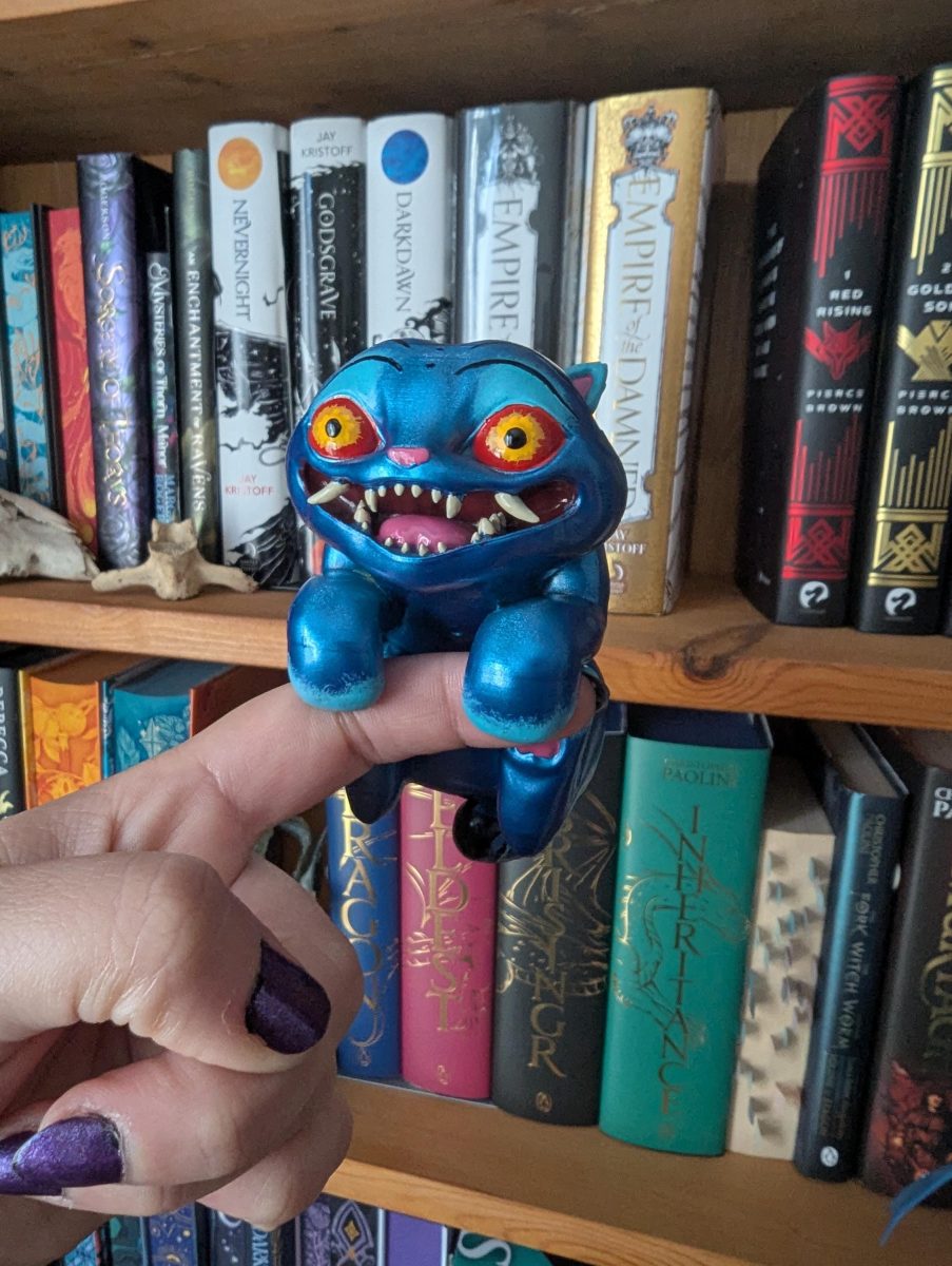 Kpop demon hunters derpy shelf guardian figure, peeking derpy, monitor guardian, kindle buddy