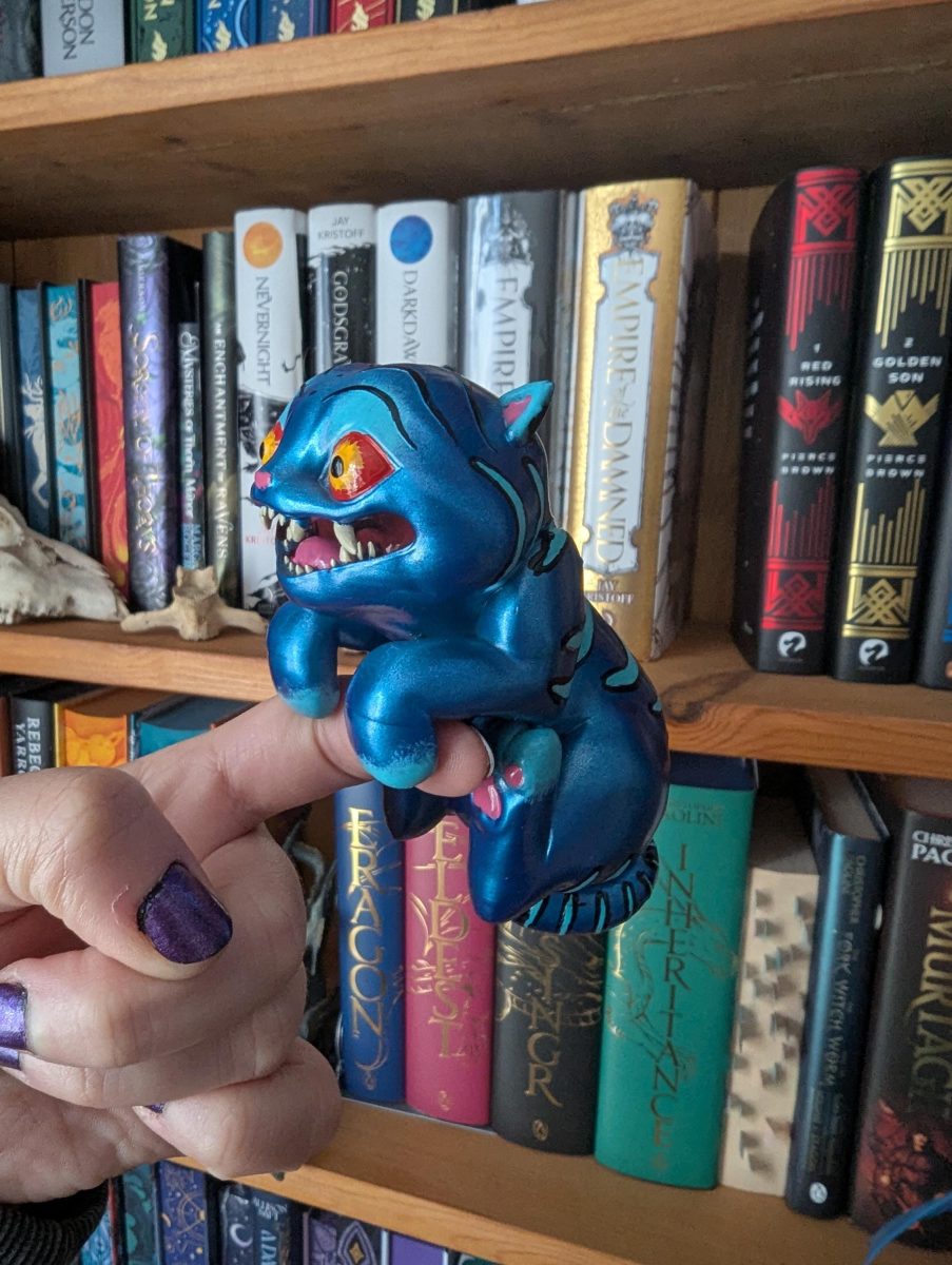 Kpop demon hunters derpy shelf guardian figure, peeking derpy, monitor guardian, kindle buddy