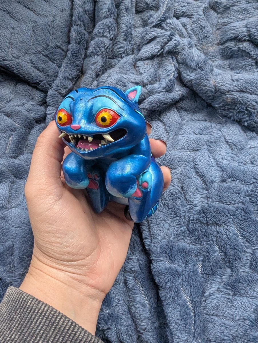 Kpop demon hunters derpy shelf guardian figure, peeking derpy, monitor guardian, kindle buddy