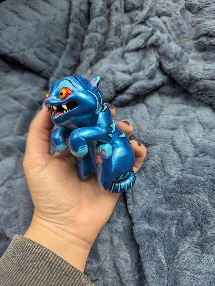 Kpop demon hunters derpy shelf guardian figure, peeking derpy, monitor guardian, kindle buddy